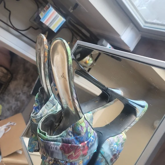 Sandals - Picture 3 of 3